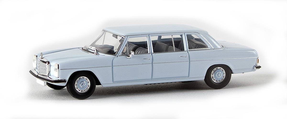 Brekina 13403. Mercedes-Benz 220 D lang (W 115)