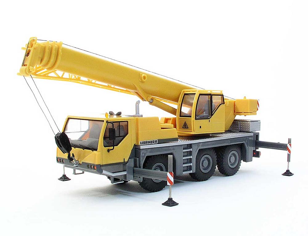 - Liebherr LTM 1045/1