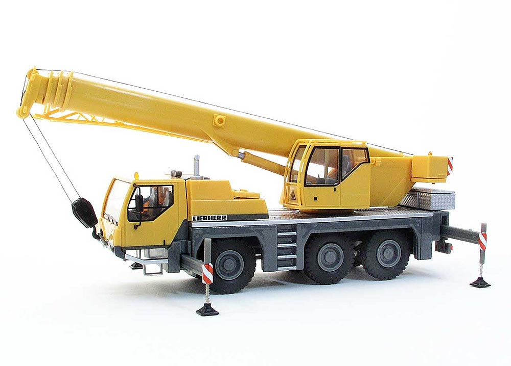 - Liebherr LTM 1045/1