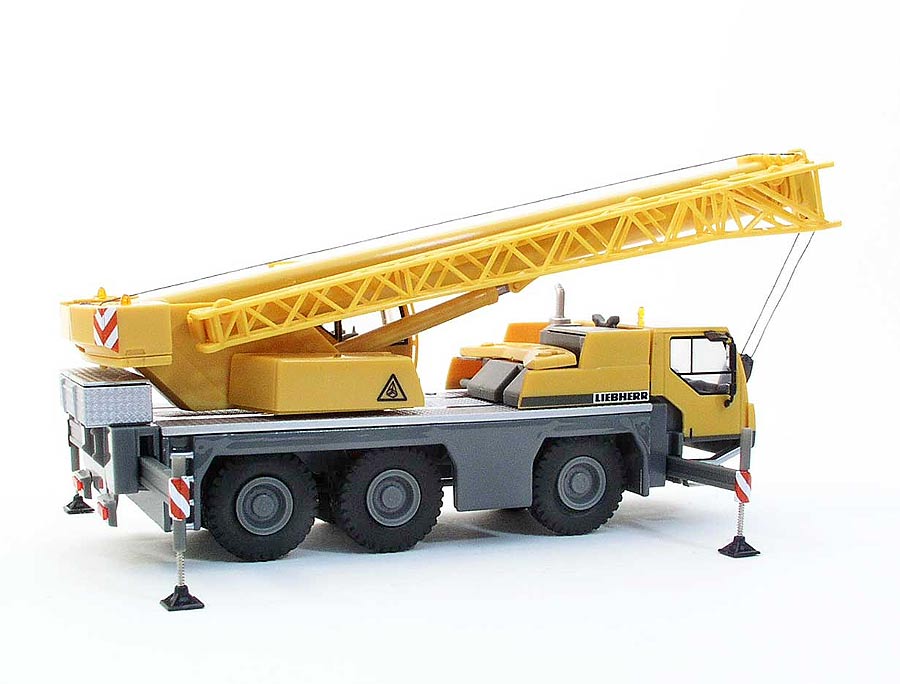 - Liebherr LTM 1045/1